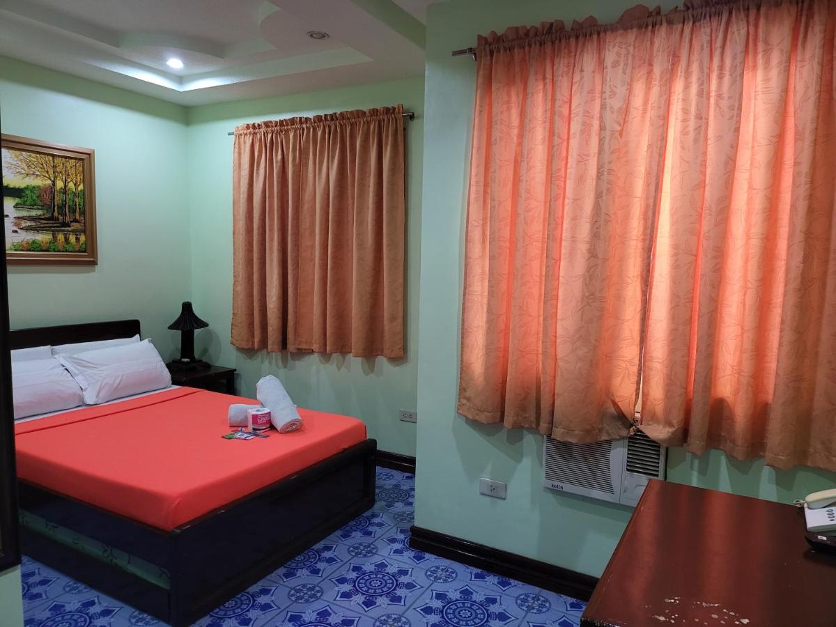 Oyo 573 Voyagers Palace Puerto Princesa Ngoại thất bức ảnh