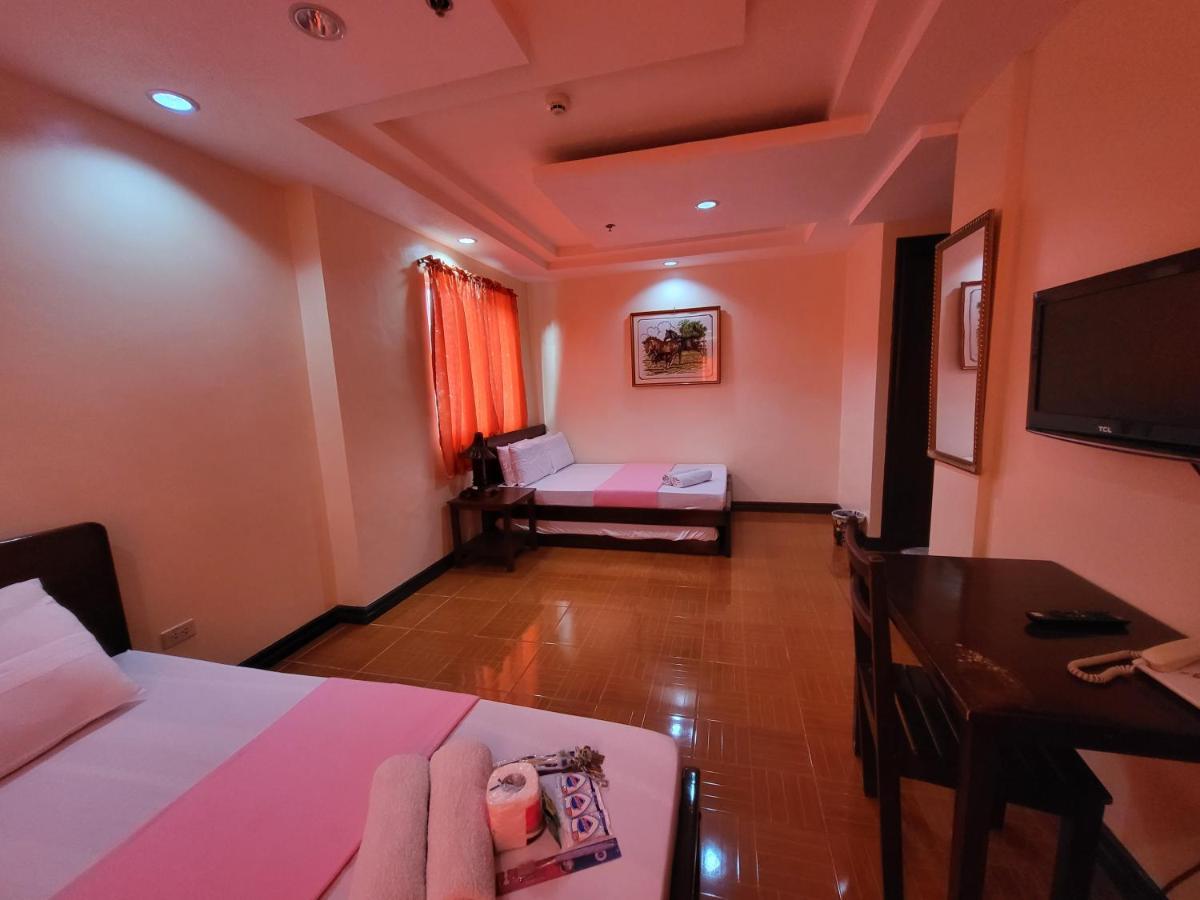 Oyo 573 Voyagers Palace Puerto Princesa Ngoại thất bức ảnh