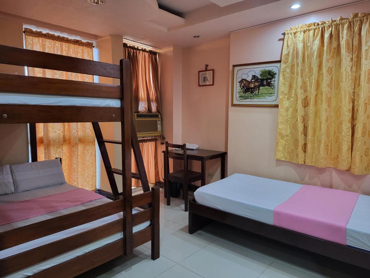 Oyo 573 Voyagers Palace Puerto Princesa Ngoại thất bức ảnh