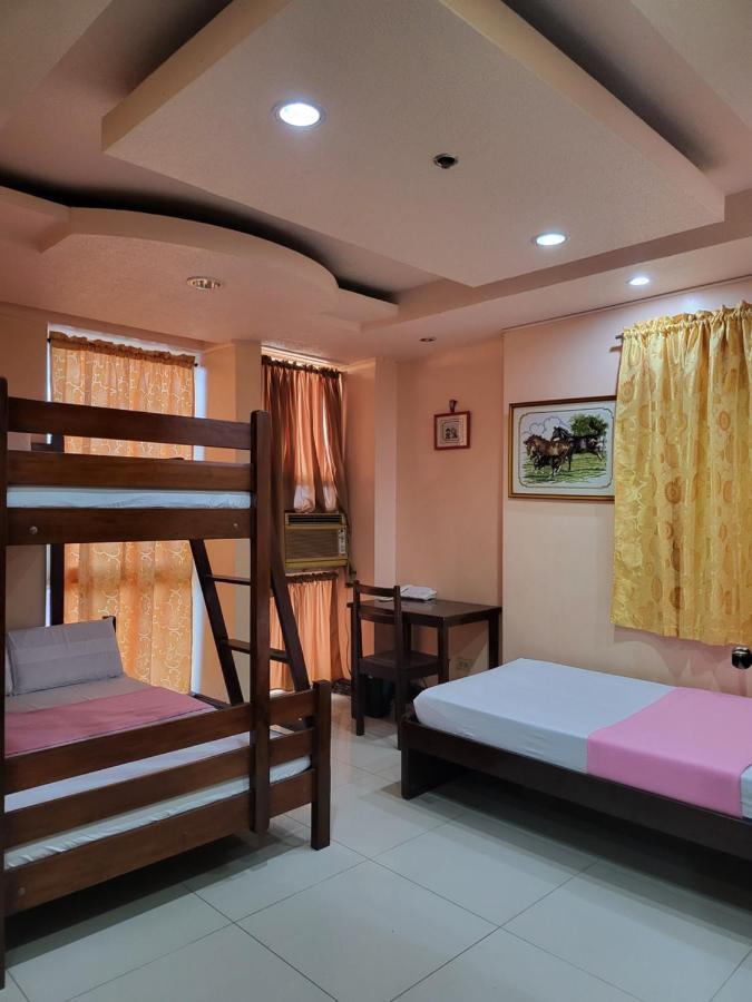 Oyo 573 Voyagers Palace Puerto Princesa Ngoại thất bức ảnh