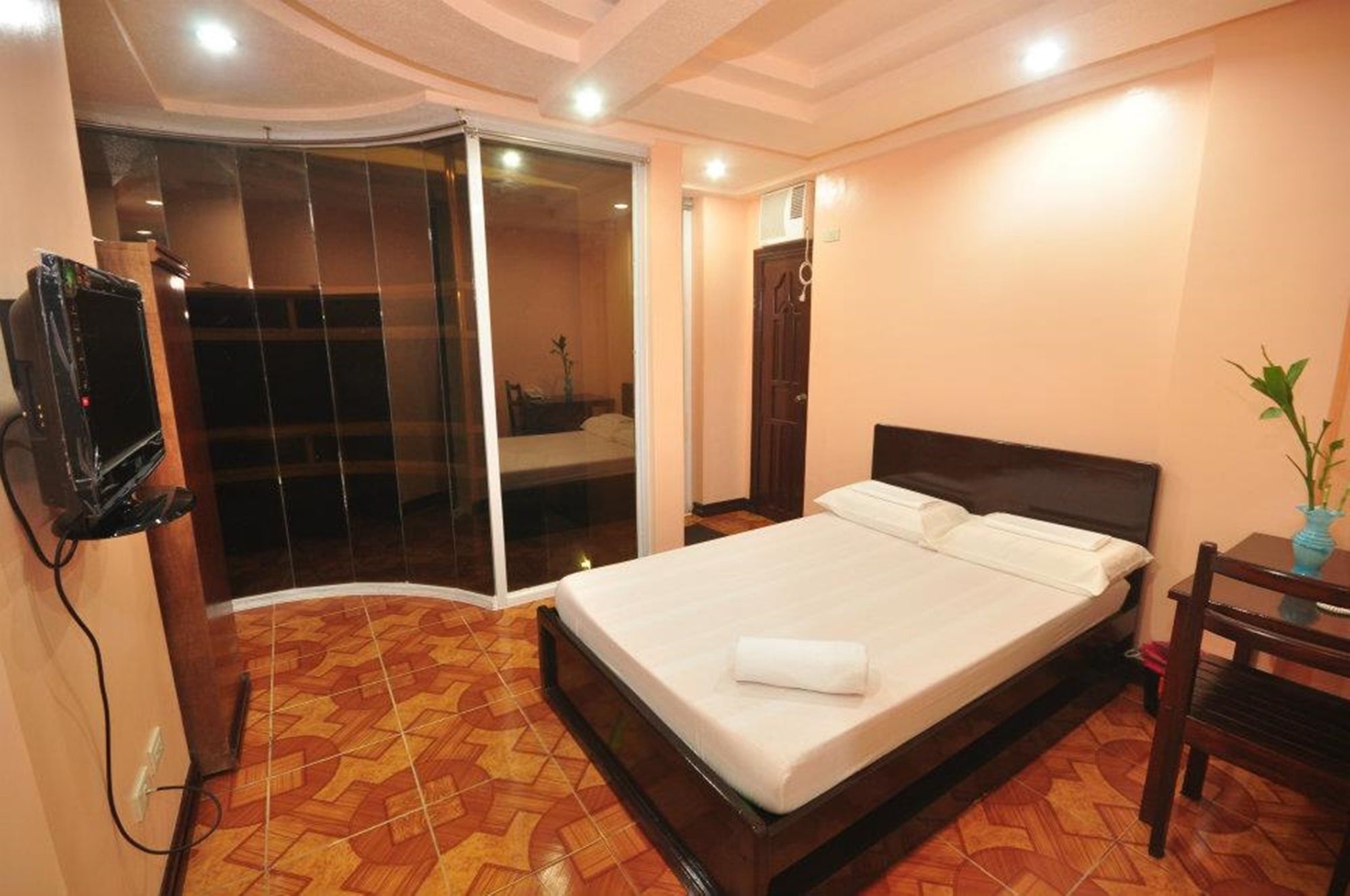Oyo 573 Voyagers Palace Puerto Princesa Ngoại thất bức ảnh