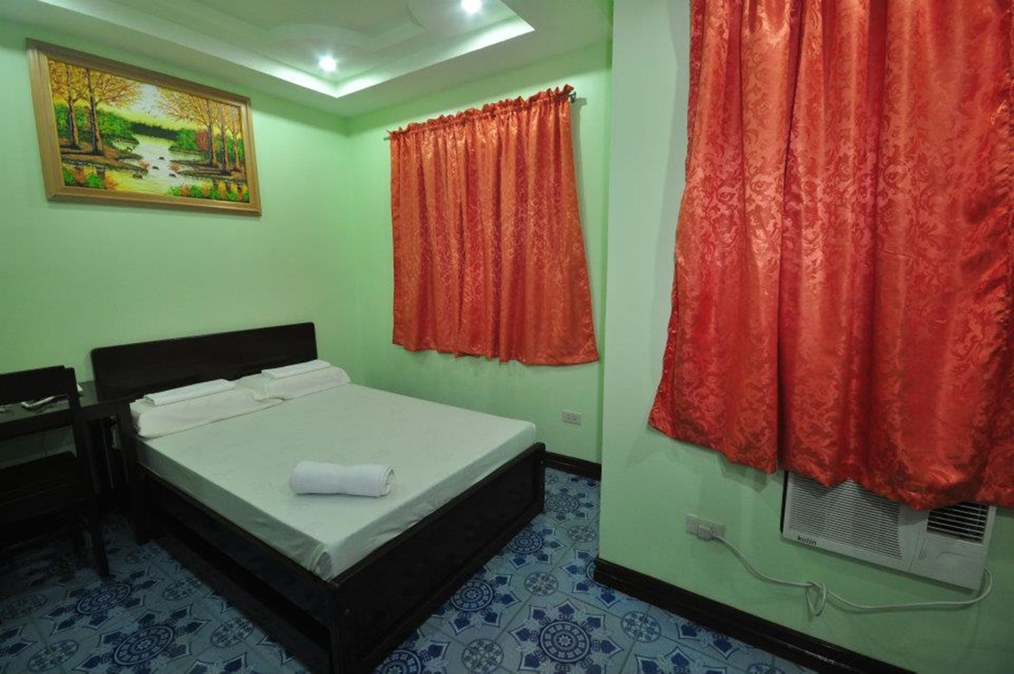 Oyo 573 Voyagers Palace Puerto Princesa Ngoại thất bức ảnh