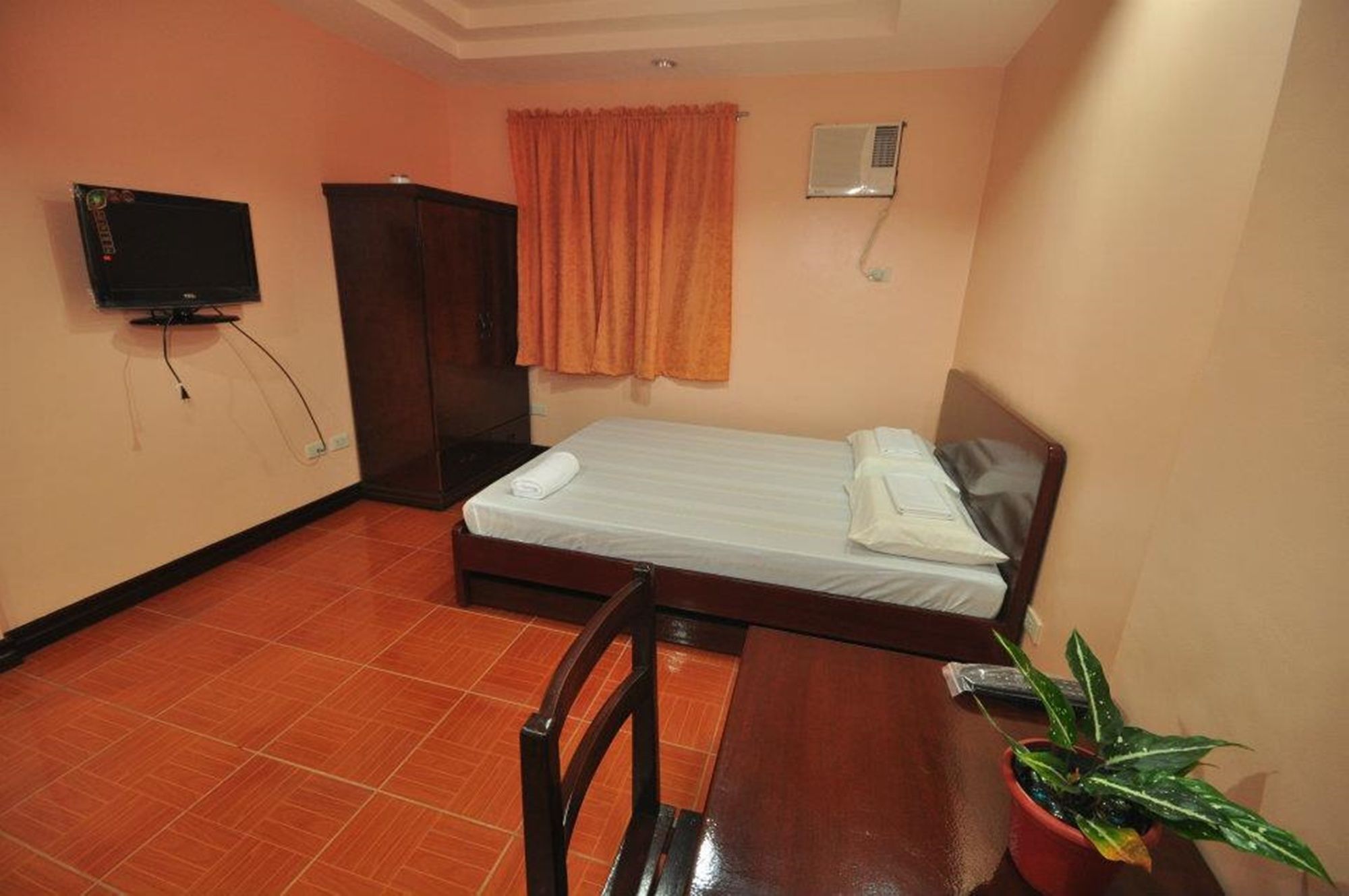 Oyo 573 Voyagers Palace Puerto Princesa Ngoại thất bức ảnh