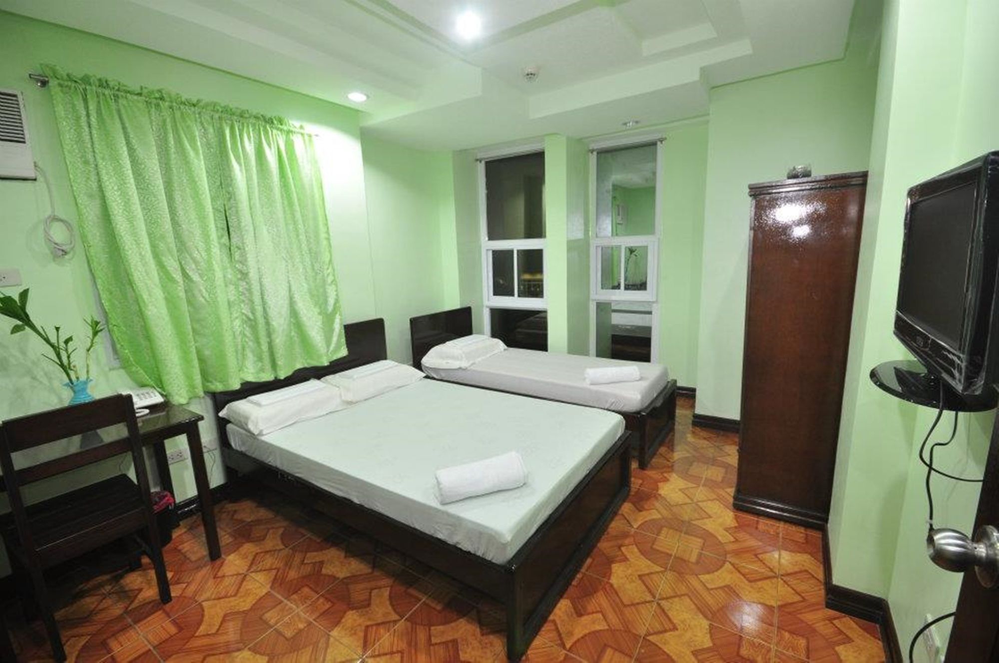 Oyo 573 Voyagers Palace Puerto Princesa Ngoại thất bức ảnh